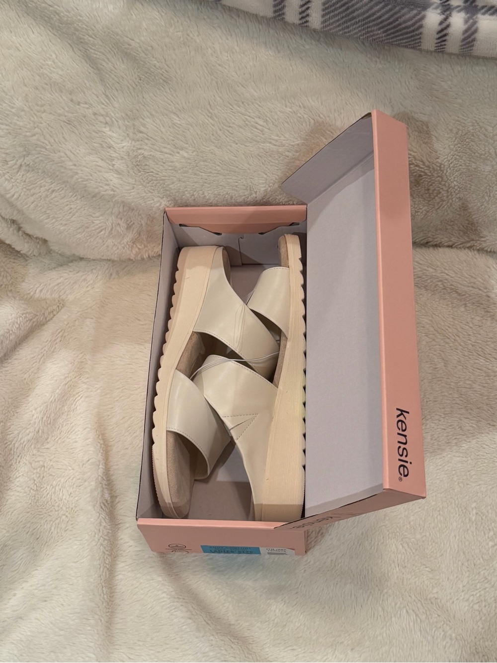 NWT Kensie Cream Women’s Slide Sandals Comfortable Everyday Style